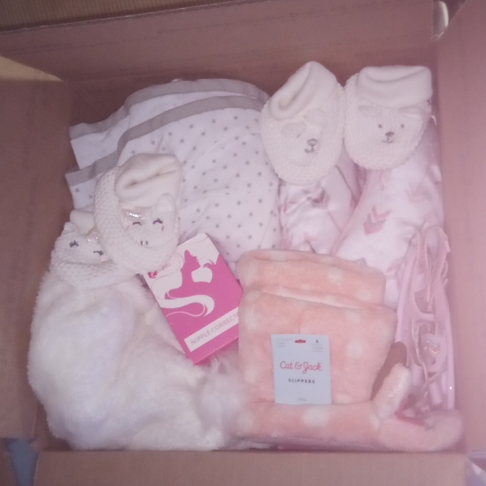 Baby girl surprise 11 items box